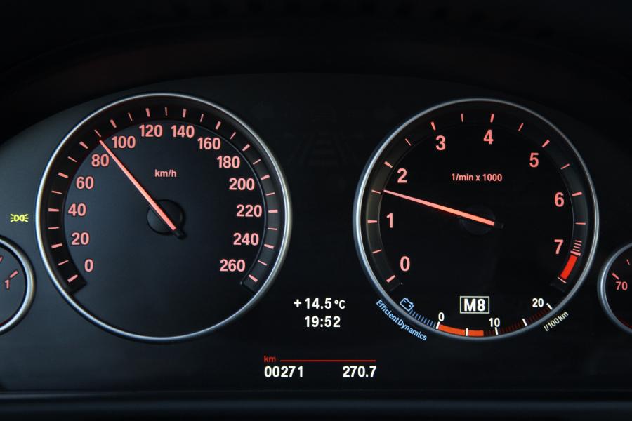  BMW 5-Series Long-Wheelbase 2010 года  (CN) (фото 5 из 77)